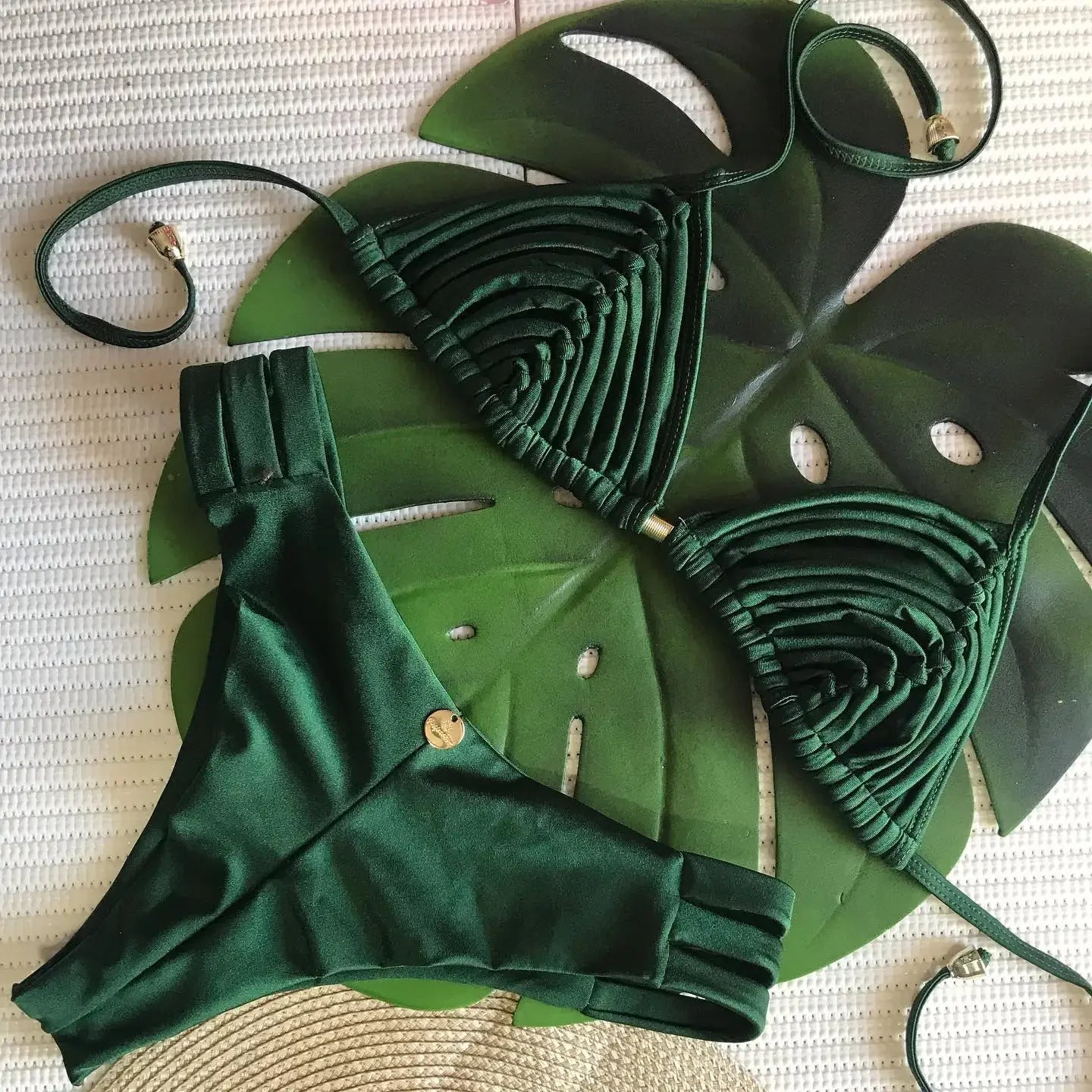 Comfortable Brazilian G-String Swimwear Bandage Stripes Trim Halter Female Bikini Set 2024 New Fashion Chest Pad Beachwear